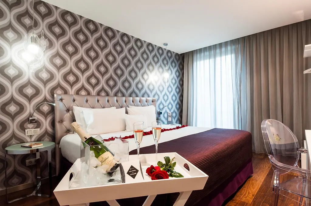 **** Hotell Ikonik Ramblas Barcelona Spanien